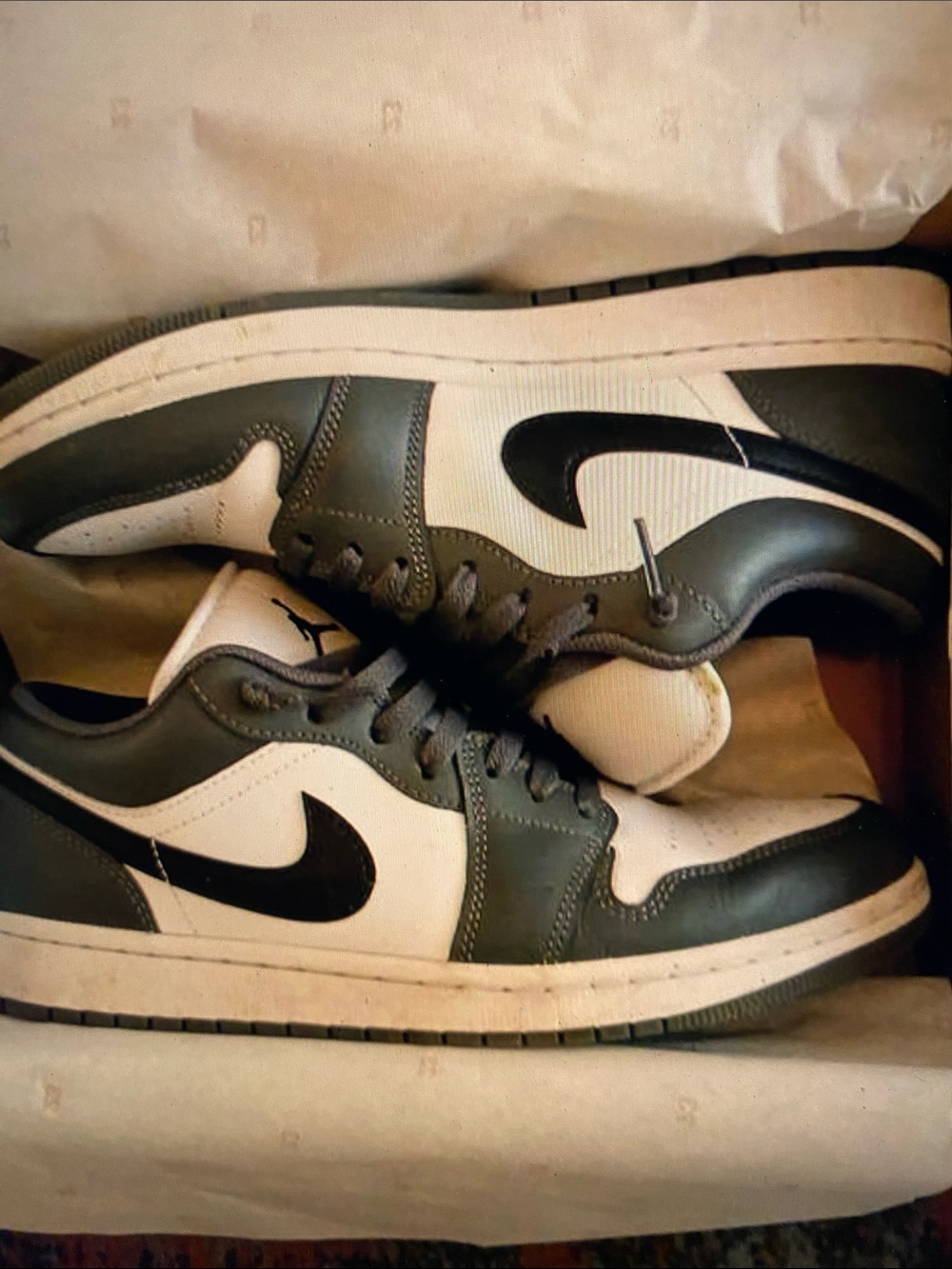 Nike Men’s Low-Top Sneakers in White and Dark Green with Black Swoosh